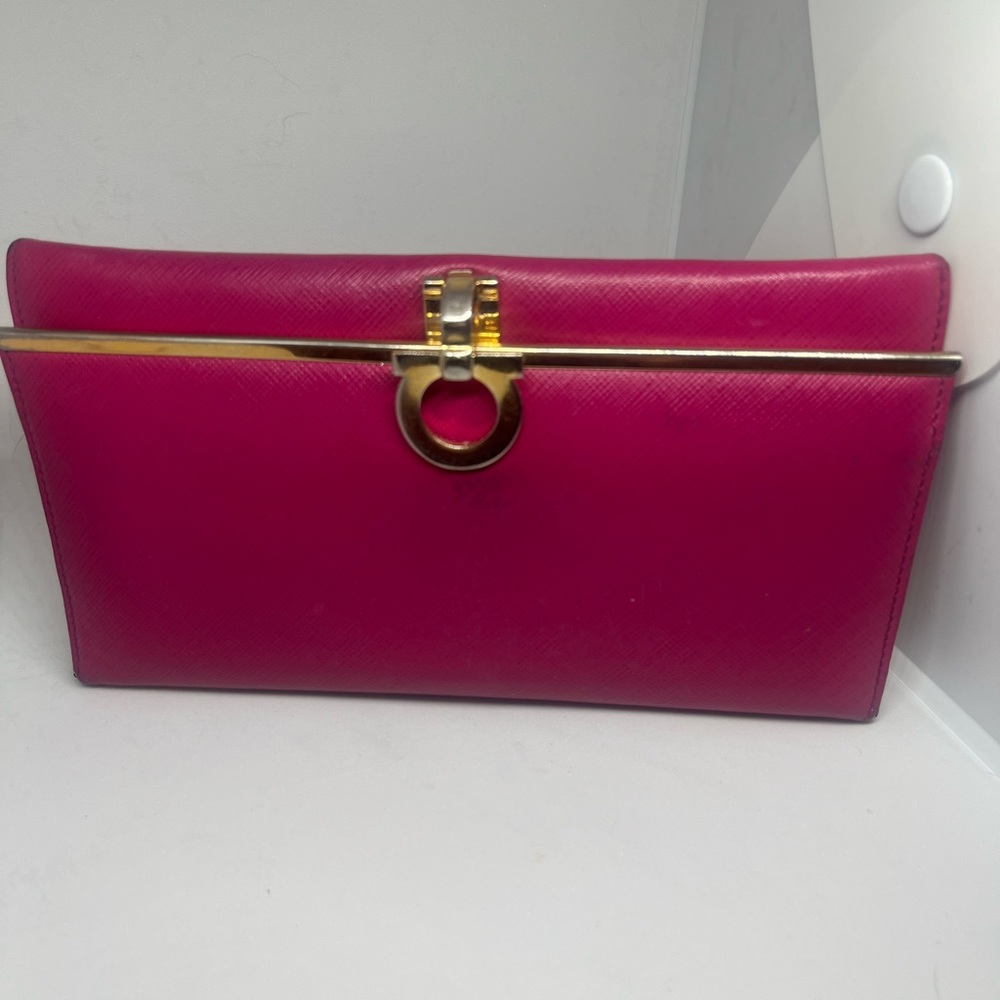 💗SOLD💗Salvatore Ferragamo Clasp Wallet